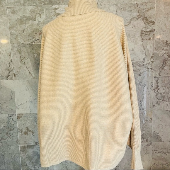 Old Navy Cropped Rib-Knit Turtleneck Sweater - Picture 5 of 7